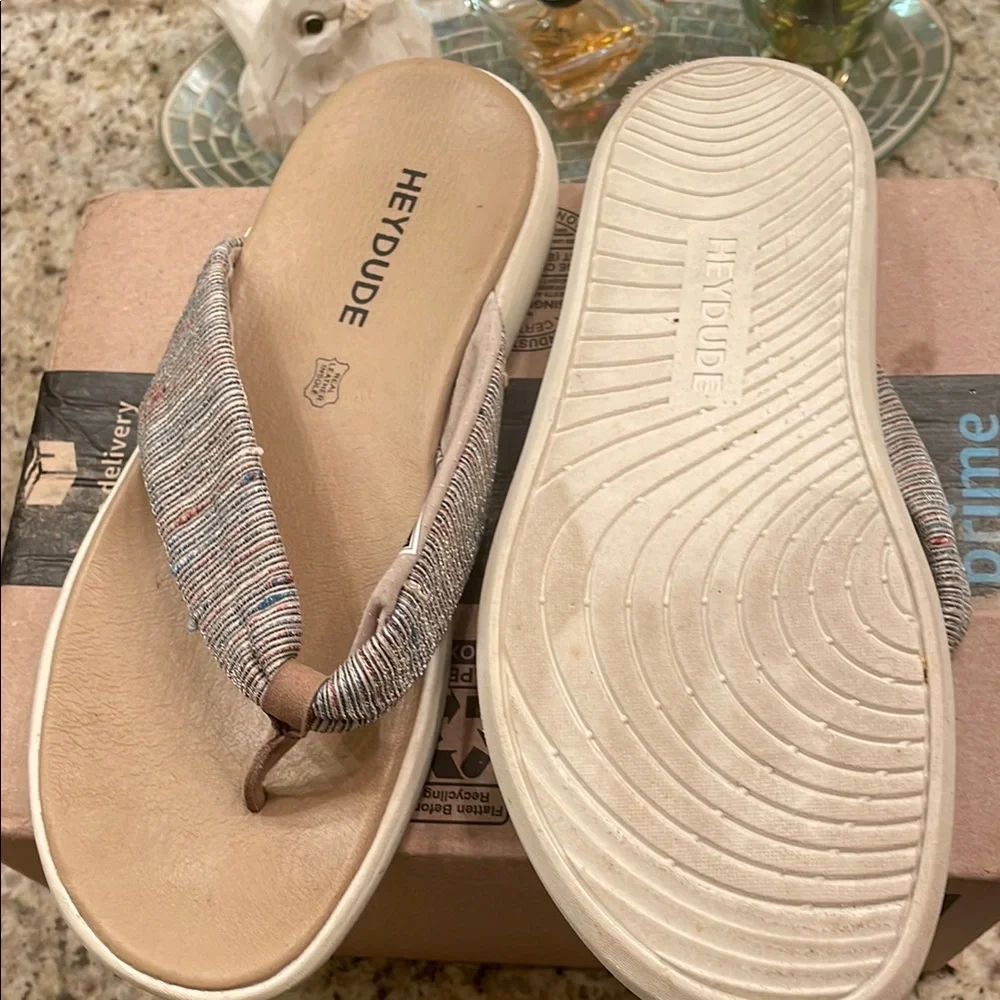 Hey Dude Women's Tan Flip Flops - Picture 3 of 3